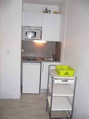 Frigorífic, microones, forn i placa de cuina 