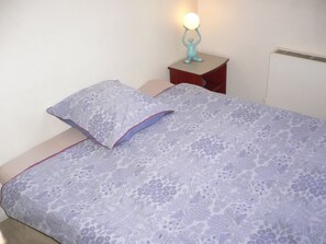 Ferros/tábuas de passar roupa, Wi-Fi de cortesia, roupa de cama