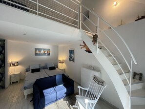 4 Schlafzimmer, Schreibtisch, Bügeleisen/Bügelbrett, Reisekinderbett