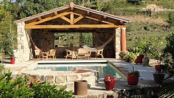 Piscina externa, piscina aquecida