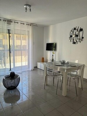 Dining - New luxury apartment in center apartment of 41 M2 (Calvi)