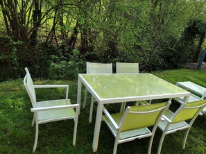 Outdoor dining - 🌿 Charming Normandy country house - Peace & Nature - Pets welcome 🐾 (Saint-Germain-De-Livet)