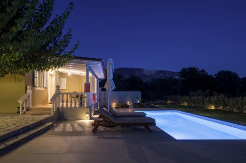 Green retreat ,family friendly , sea view, privacy, picturesque village