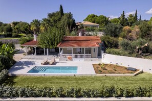 A house with a swimming pool, a covered patio, and a garden. - Green retreat ,family friendly , sea view, privacy, picturesque village (spartia)