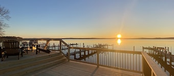 Waterfront house with amazing views. Top of the Chesapeake