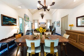 Dining - Historic House on San Antonio River and Mission Trail next to Mission San Juan (San Antonio)