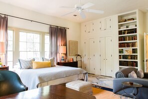 3 bedrooms, desk, iron/ironing board, travel cot - Historic House on San Antonio River and Mission Trail next to Mission San Juan (San Antonio)