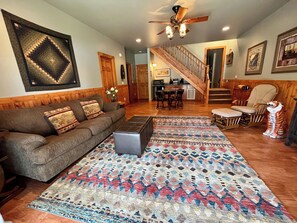 Smart TV, fireplace, DVD player, books - Serenity Bay, Keowee Lakefront Cabin, Covered Dock, Kayaks, Clean, Near Clemson (Seneca)