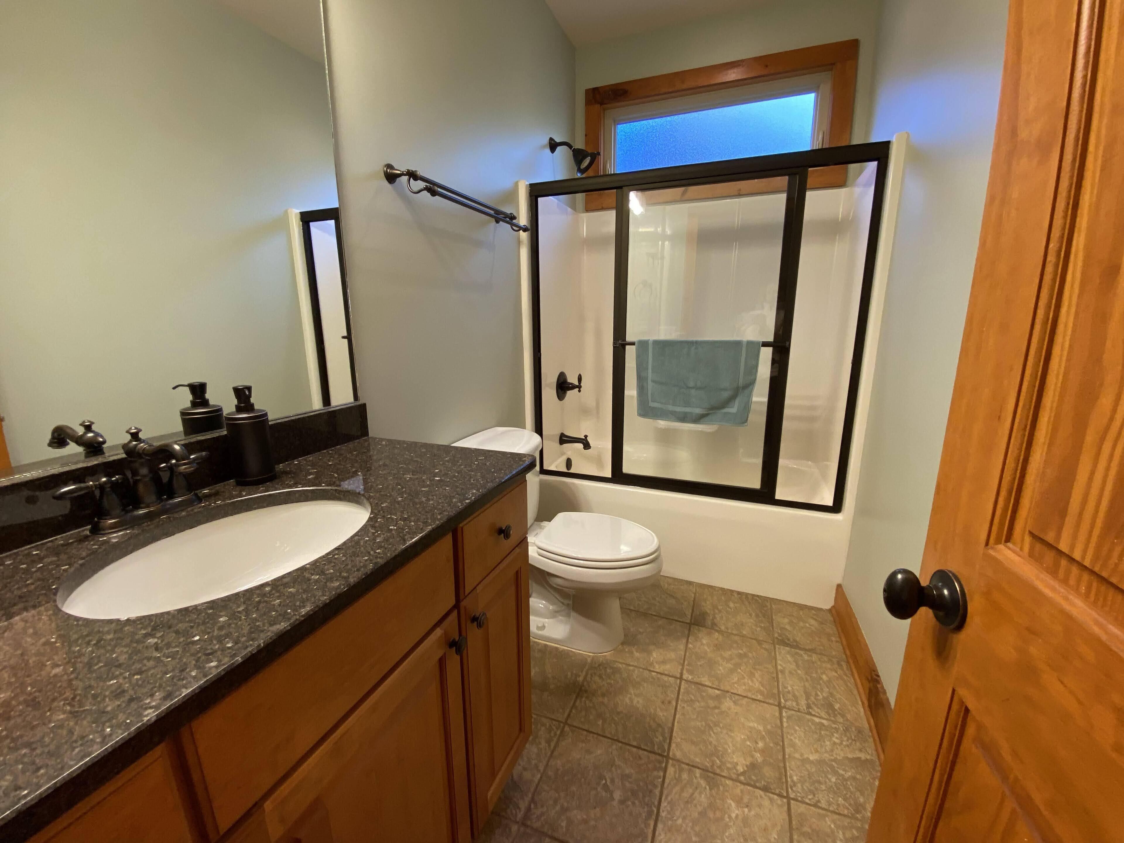 Full bath on the main level of the house.i