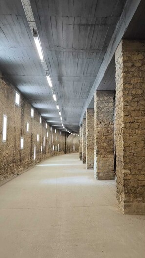 المنشأة من الداخل