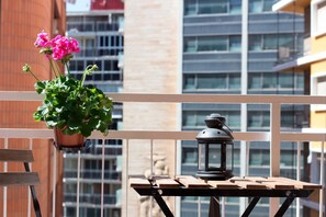 Outdoor dining - APART.RIVERA #3 IN THE OLD TOWN ONLY 10 MINUTES WALKING DISTANCE TO THE BEACH. (Alicante)