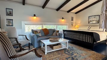 1 habitación, tabla de planchar con plancha y cuna de viaje