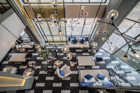 Sala de estar en el lobby. Z Sleep Hotel