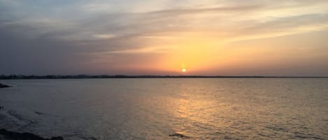 Una spiaggia nelle vicinanze