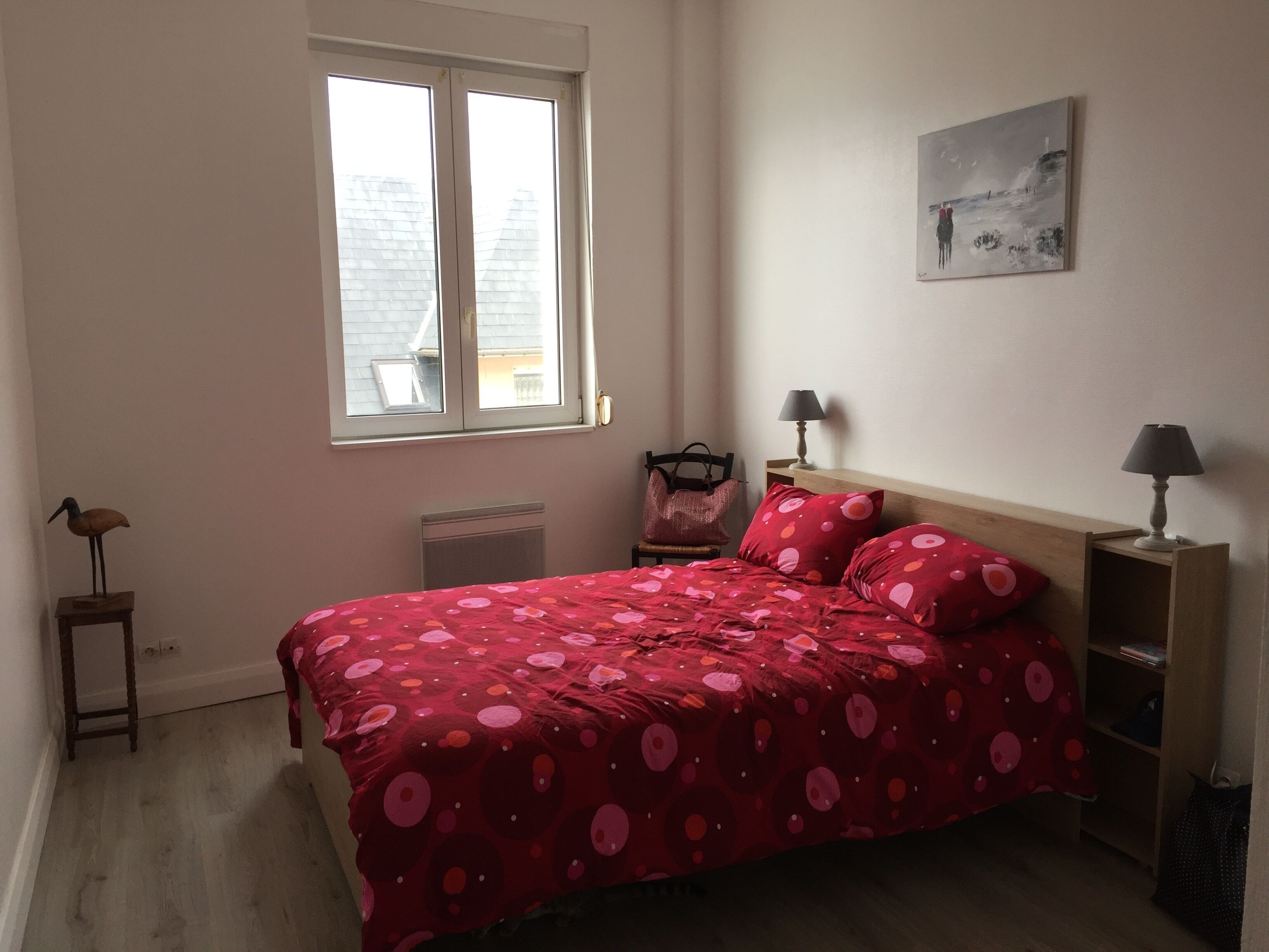 2 bedrooms, desk, iron/ironing board, travel crib