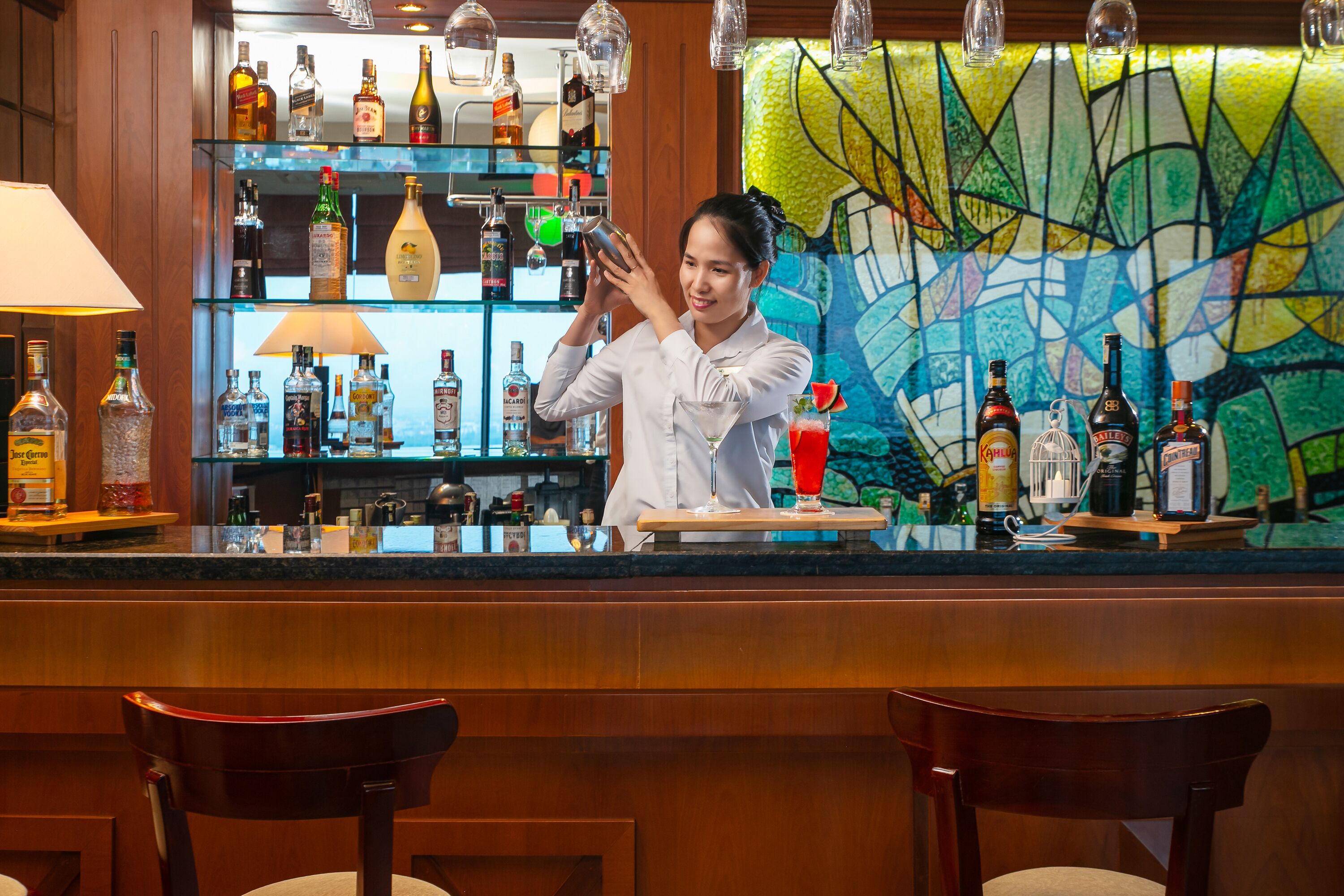 Bar (trong khuôn viên)