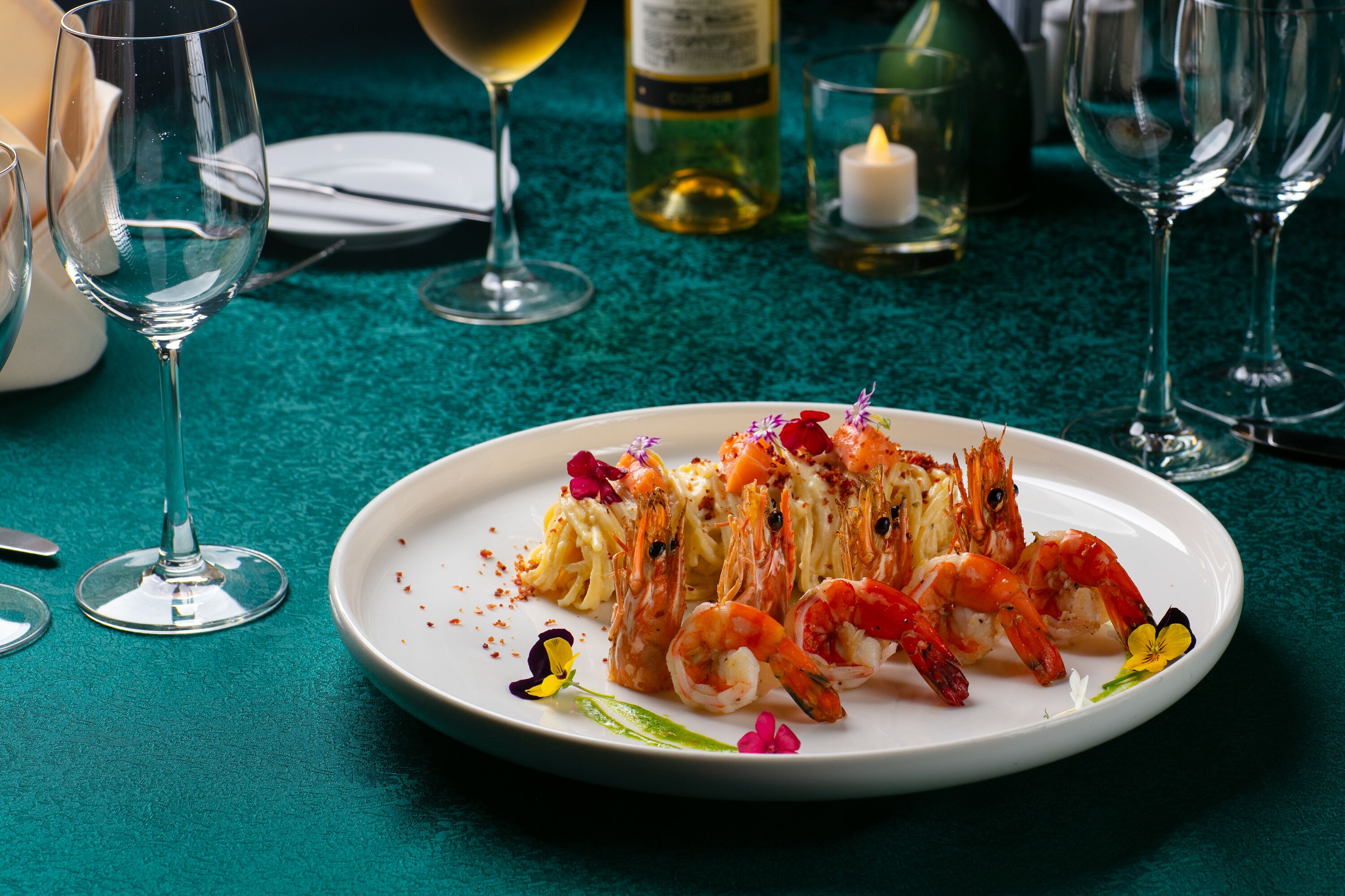 3 من المطاعم، تقديم الإفطار، خيارت الطبخ المحلي والعالمي