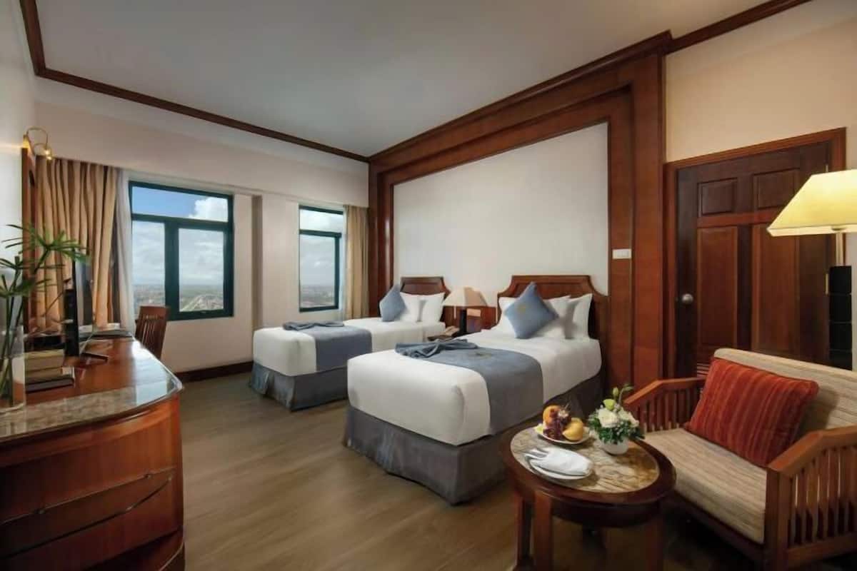 Minibar, in-room safe, desk, blackout curtains