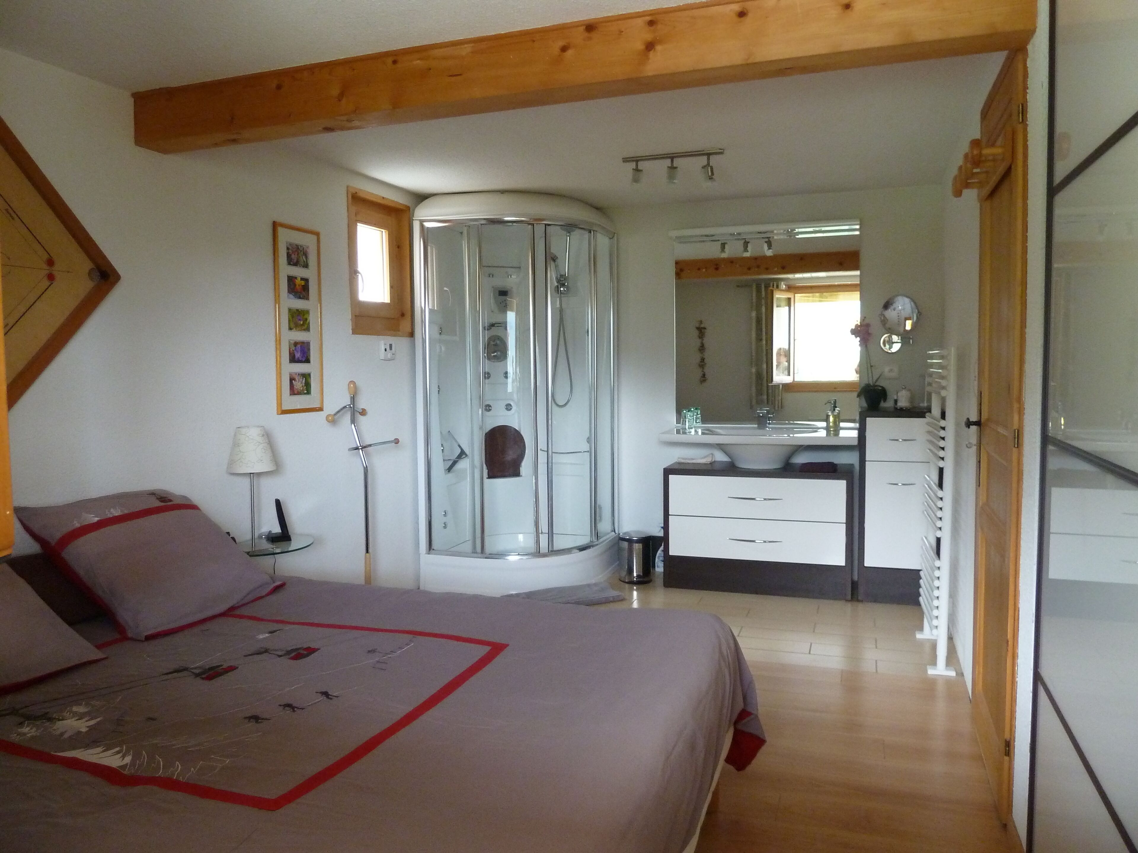 4 slaapkamers, een strijkplank/strijkijzer, wifi, beddengoed