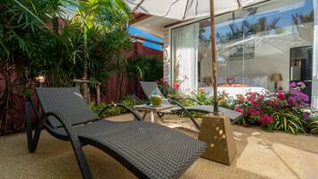 Villa Présidentielle, 2 chambres, vue piscine | Terrasse/Patio