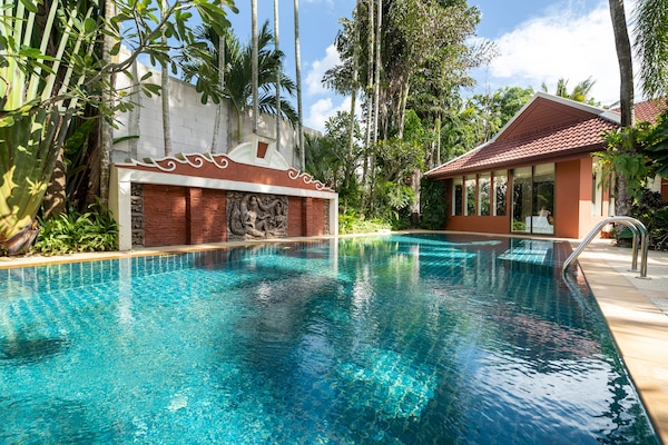 15 outdoor pools, pool umbrellas, pool loungers