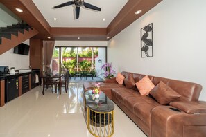 1 Bedroom Suite Pool Access | Eget tekjøkken | Kjøleskap, mikrobølgeovn, oppvaskmaskin og kaffetrakter/tekoker