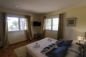 4 chambres, fer et planche à repasser, Wi-Fi gratuit, draps fournis