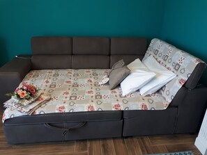 2 bedrooms, desk, iron/ironing board, travel cot