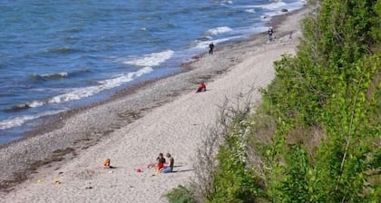 Ren. Apartment very close to the Baltic Sea, central, garden, WiFi, parking by the house