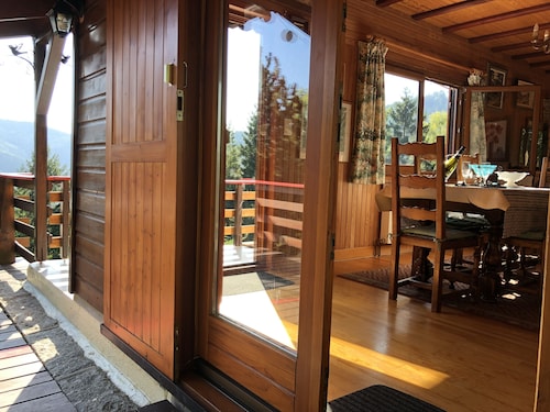 Grand chalet de montagne en pleine nature, vue panoramique, proche COLMAR. 