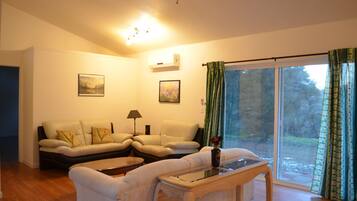 TV connectée, lecteur de DVD, livres, vidéothÚque