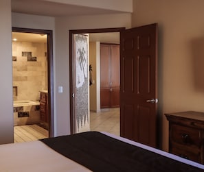 4 bedrooms, in-room safe, iron/ironing board, free WiFi