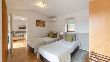 3 bedrooms, desk, iron/ironing board, travel cot