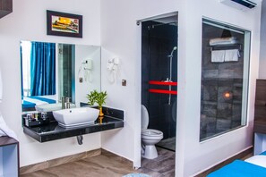 Deluxe Double Room | Bathroom | Shower, free toiletries, hair dryer, slippers - Good Time Boutique Hotel (Sihanoukville)