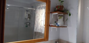 Hair dryer, towels, soap, shampoo - 2 bedroom apartment 500 m from the beach, wifi, air conditioning throughout the aprt. (Málaga)