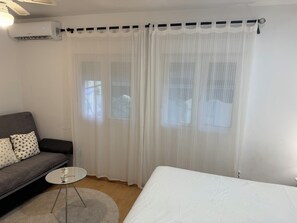 3 chambres, coffres-forts dans les chambres, bureau