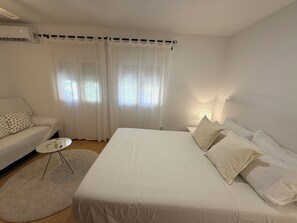 3 bedrooms, in-room safe, desk, iron/ironing board