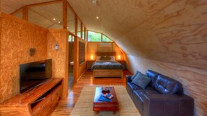 Deluxe Studio Suite, 1 Queen Bed | Premium bedding, soundproofing, free WiFi, bed sheets - 43 Degrees Bruny Island (Adventure Bay)