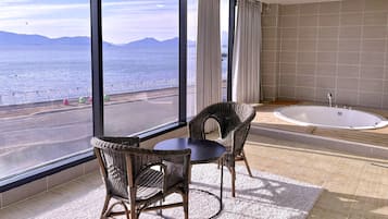 Luxury Suite Twin Ocean View (Cooking meat/fish in the room is not allowed /penalty will be charged) | Soundproofing, free WiFi