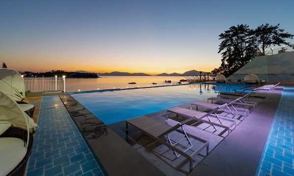 Outdoor pool - Arte Resort Spa & Pool Villa (Sacheon)