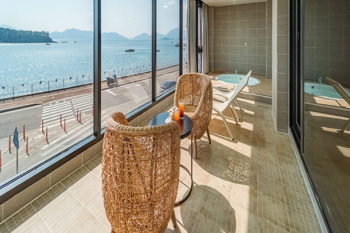 Luxury Suite Twin Ocean View (Cooking meat/fish in the room is not allowed /penalty will be charged) | 1 bedroom, soundproofing, free WiFi