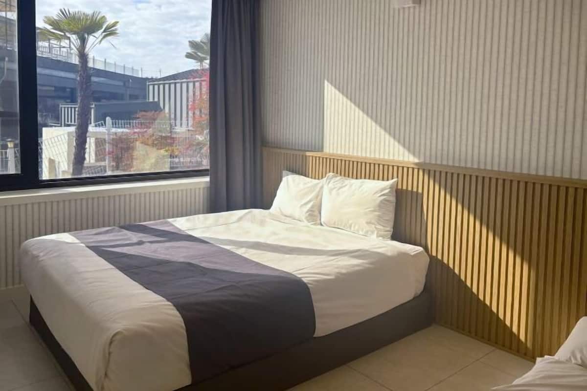 Soundproofing, free WiFi