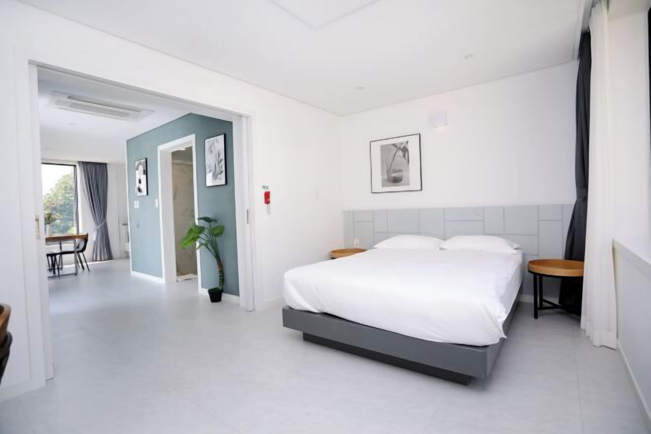 Soundproofing, free WiFi