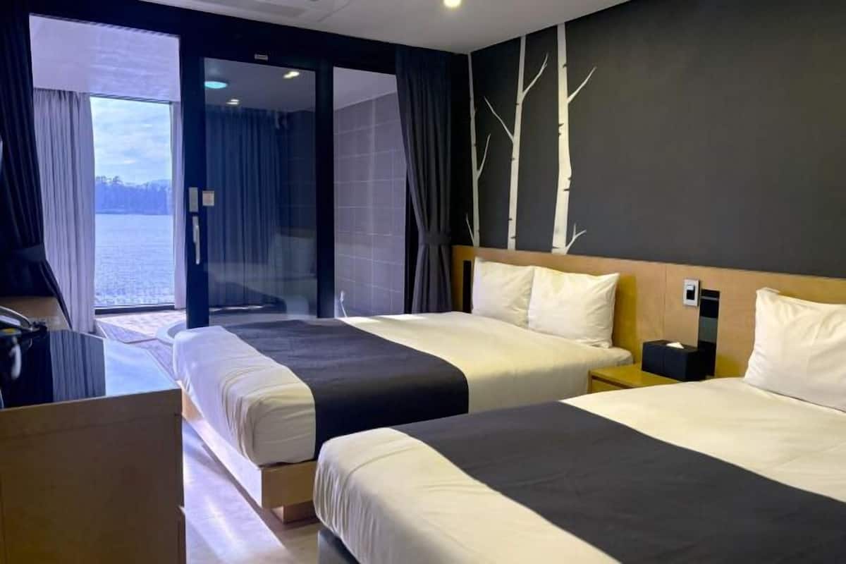 Soundproofing, free WiFi