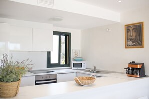 Fridge, microwave, oven, stovetop - Sunset & Seaview House for 6 close to Tarida beach, very well located. SPA for 4 (san jose)