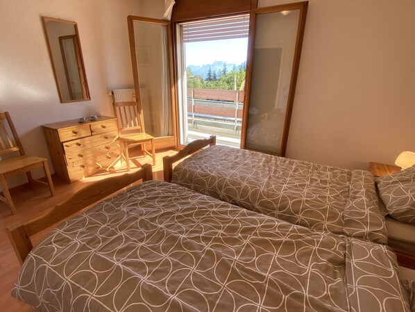 Room - Alpine apartment in Swiss village of Torgon (Torgon)