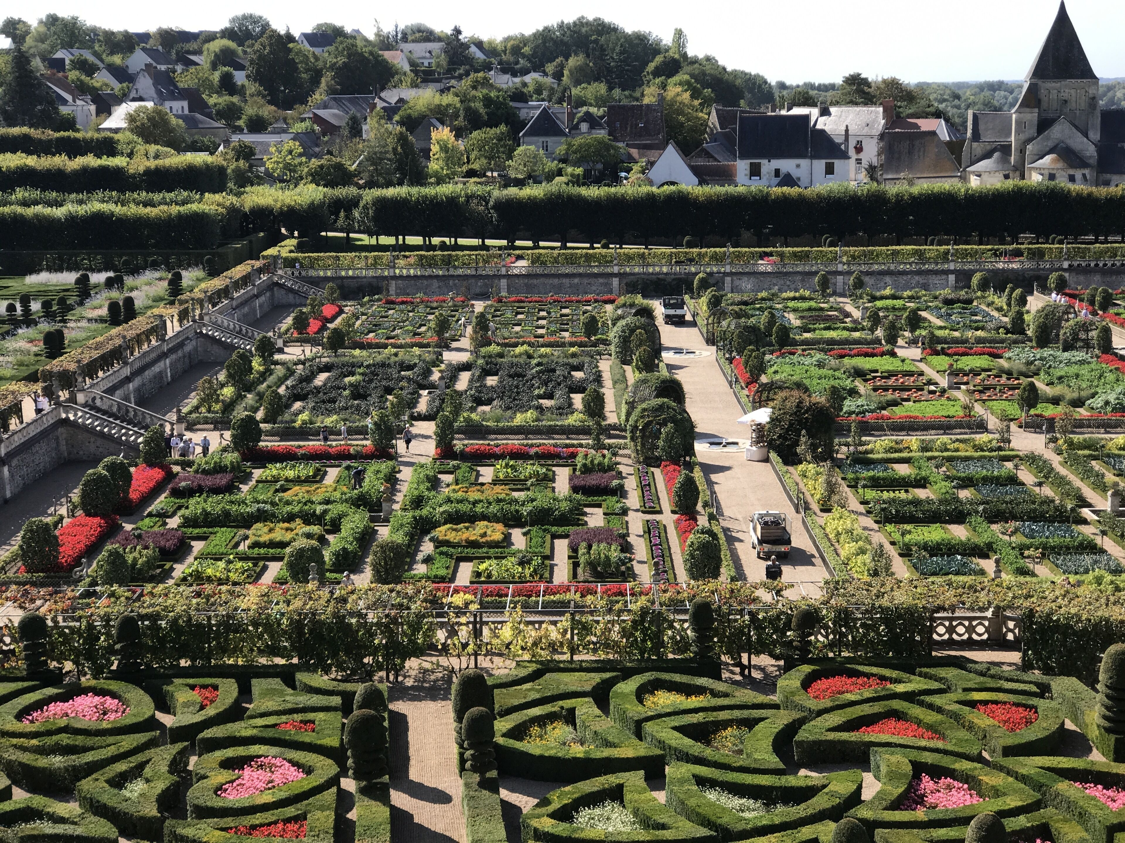 المنطقة المحيطة بالمنشأة