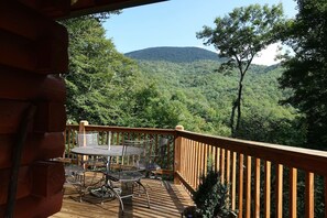 Outdoor dining - Mountain View - Hot Tub - Mountain View Sleeps 6 - Dog / Pet Friendly - (Zionville)