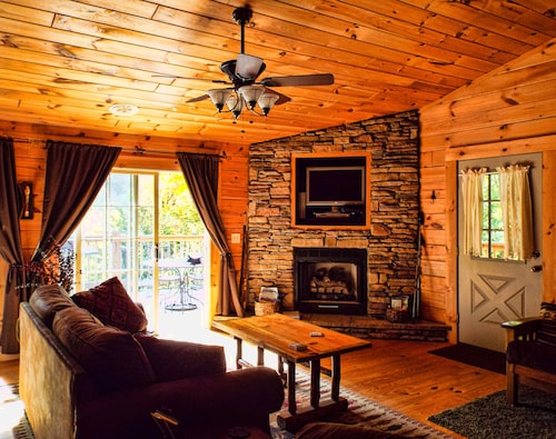 Mountain View -  Hot Tub - Mountain View Sleeps 6 -  Dog / Pet Friendly -