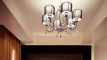 Junior Suite | Iron/ironing board, rollaway beds, free WiFi